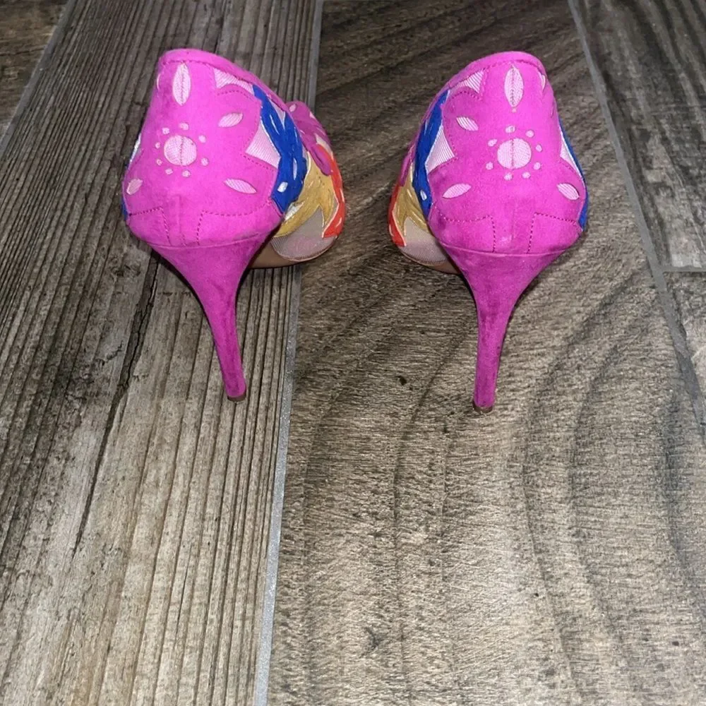 Vintage Jessica Simpson 4” multicolored flower appliqués pointy toe pumps